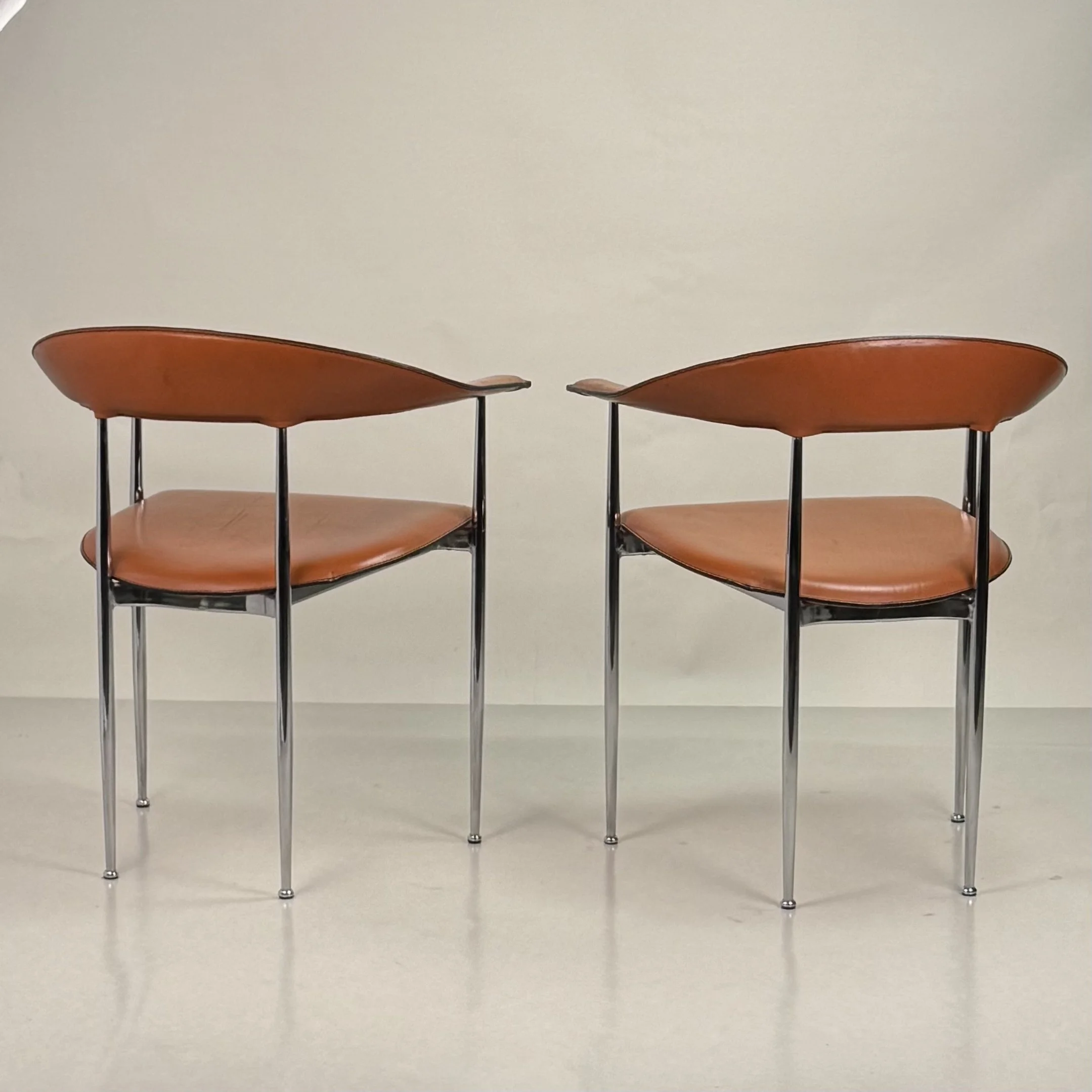 Pair of Vintage Cognac Leather P40 Chairs by Vegni & Gualtierotti